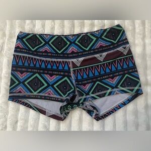 Fleo Shorts with Teal, Blue & Pink Geometric Accents Sz Small